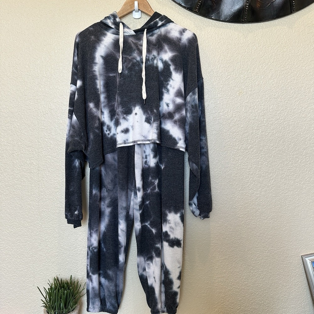 urban outfitters Out From Under Set Tie Dye Sweatshirt & Pants Set Medium Hood